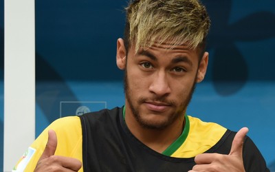 冠竞体育播报-多库这脚传球找到空当